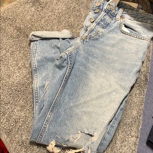 RIPPED BOYFRIEND JEANS